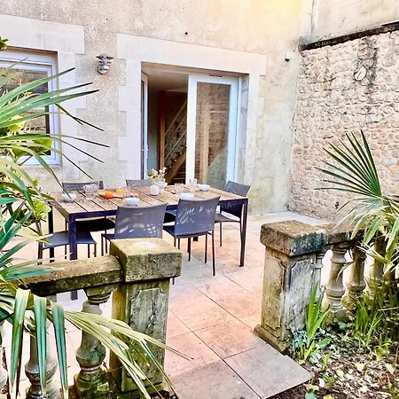 La Maison De Brunyl Casa de Férias La Rochelle (Charente-Maritime)
